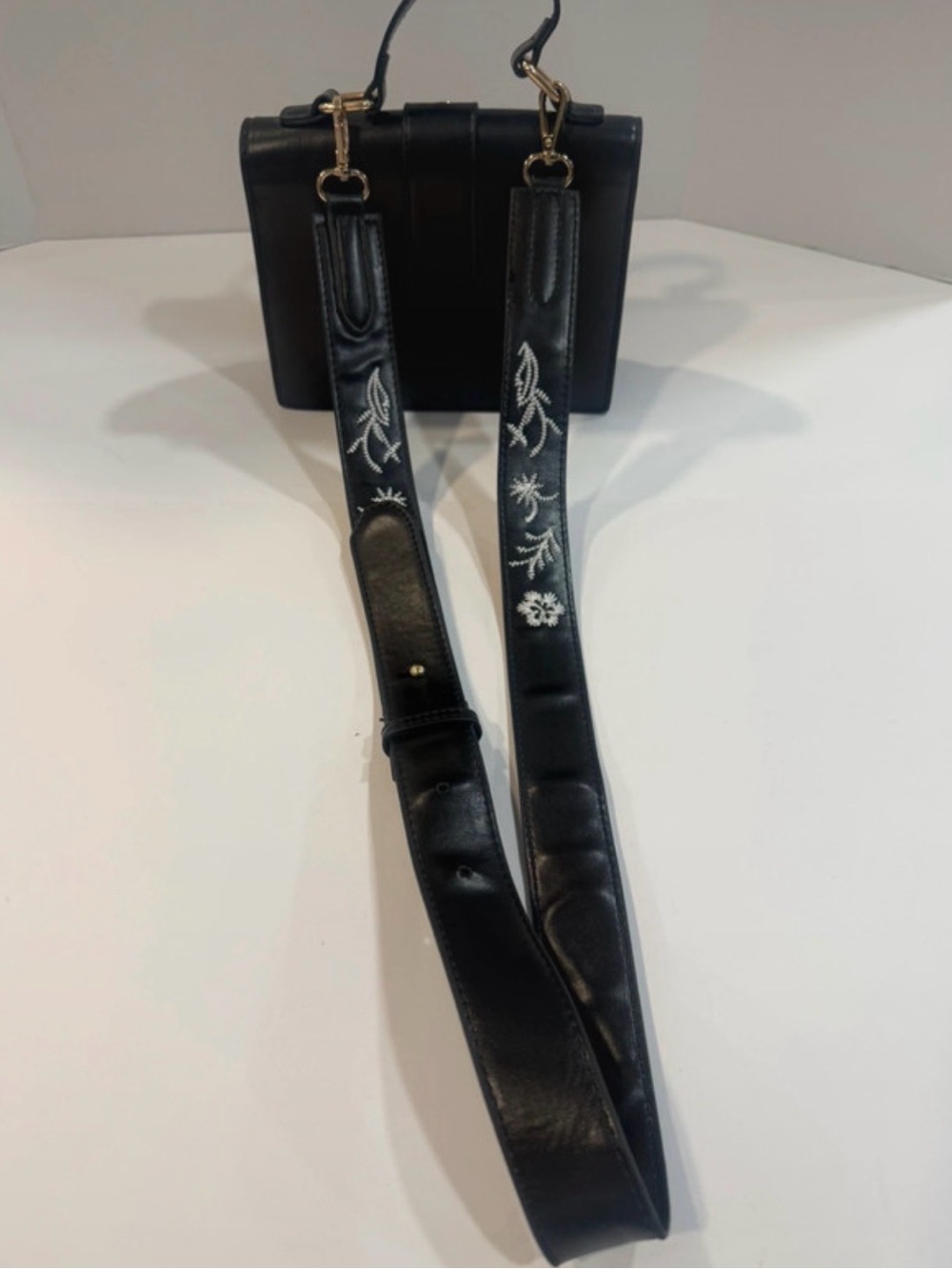 Boutique Black White Embroidered Floral Crossbody Purse Boho Western Satchel - Picture 10 of 10
